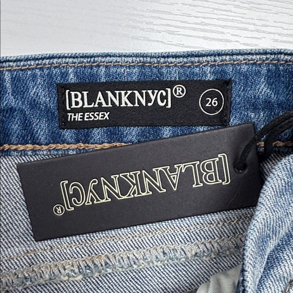 NWT Blank NYC The Essex Mid-Rise Distressed Shorts Light Wash Denim 26 - Picture 6 of 7